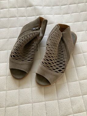 Diba True Women’s Grey Taupe Suede Laser-Cut Open-Toe Sandals/Ankle Booties